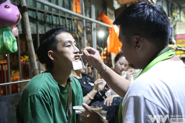 Cuộc đời vẫn đẹp sao: Cận cảnh màn hô biến bộ răng vàng cho Bát - Ảnh 5. Cuộc đời vẫn đẹp sao: Cận cảnh màn hô biến bộ răng vàng cho Bát - Ảnh 5.
