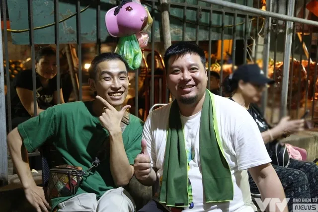 Cuộc đời vẫn đẹp sao: Cận cảnh màn hô biến bộ răng vàng cho Bát - Ảnh 7. Cuộc đời vẫn đẹp sao: Cận cảnh màn hô biến bộ răng vàng cho Bát - Ảnh 7.