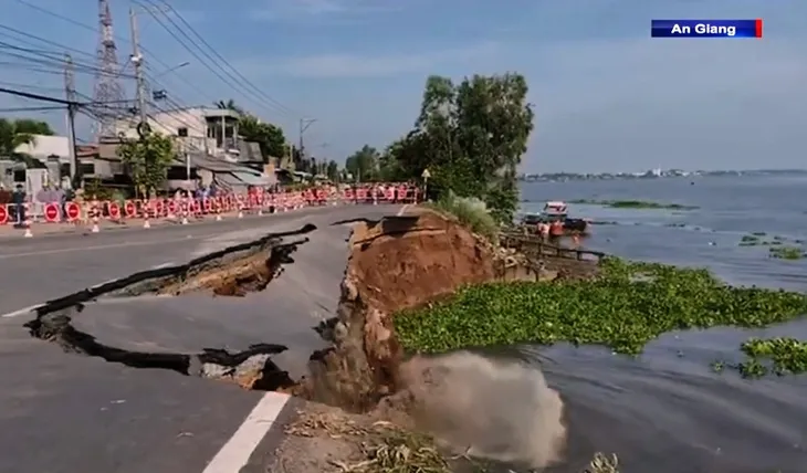 Sạt lở tàn phá hạ tầng giao thông tại An Giang - Ảnh 2. Sạt lở tàn phá hạ tầng giao thông tại An Giang - Ảnh 2.