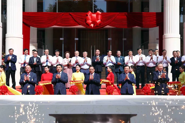 Thủ tướng Phạm Minh Chính dự Lễ khánh thành Nhà hát Hồ Gươm - Ảnh 2. Thủ tướng Phạm Minh Chính dự Lễ khánh thành Nhà hát Hồ Gươm - Ảnh 2.