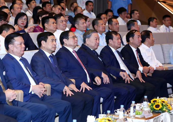 Thủ tướng Phạm Minh Chính dự Lễ khánh thành Nhà hát Hồ Gươm - Ảnh 6. Thủ tướng Phạm Minh Chính dự Lễ khánh thành Nhà hát Hồ Gươm - Ảnh 6.