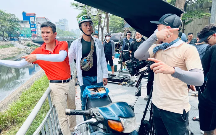 Hậu trường đáng yêu của dàn diễn viên Làng trong phố - Ảnh 3. Hậu trường đáng yêu của dàn diễn viên Làng trong phố - Ảnh 3.