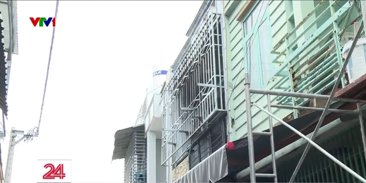 Hiểm họa rình rập từ những căn nhà không lối thoát hiểm - Ảnh 6. Hiểm họa rình rập từ những căn nhà không lối thoát hiểm - Ảnh 6.