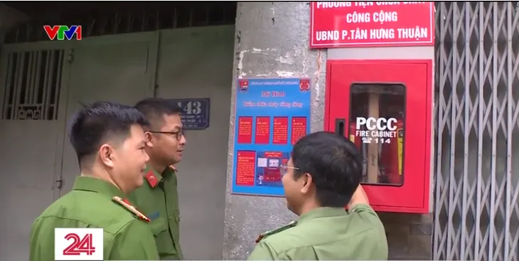 Hiểm họa rình rập từ những căn nhà không lối thoát hiểm - Ảnh 9. Hiểm họa rình rập từ những căn nhà không lối thoát hiểm - Ảnh 9.