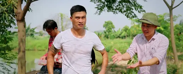 Làng trong phố - Tập 2: Doanh nghiệp Mến - Hiếu lần đầu đi buôn cá đã... đánh nhau - Ảnh 15. Làng trong phố - Tập 2: Doanh nghiệp Mến - Hiếu lần đầu đi buôn cá đã... đánh nhau - Ảnh 15.