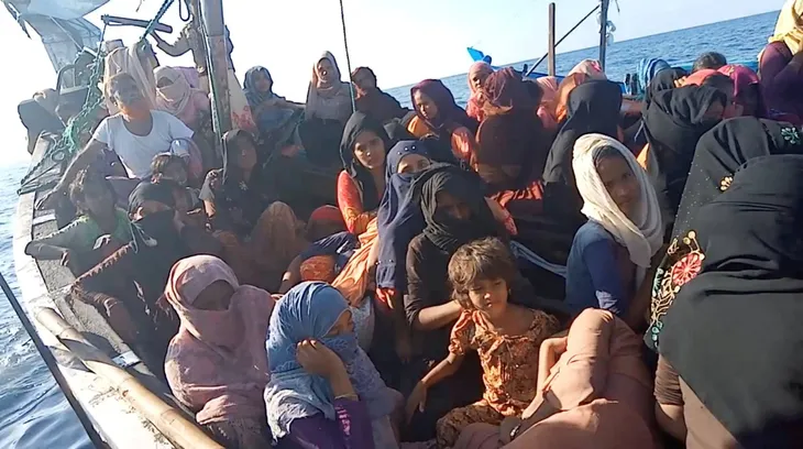 Thuyền chở người Rohingya di cư đến Malaysia bị lật, 17 người tử vong - Ảnh 1. Thuyền chở người Rohingya di cư đến Malaysia bị lật, 17 người tử vong - Ảnh 1.