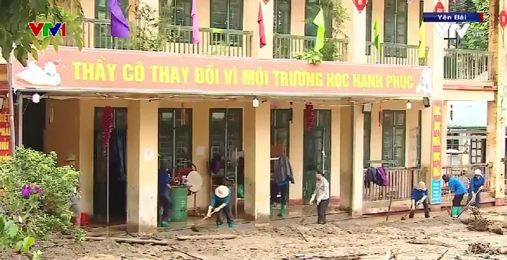 Bản làng tan hoang sau lũ quét: Không còn gì nữa, giờ trắng tay - Ảnh 4. Bản làng tan hoang sau lũ quét: Không còn gì nữa, giờ trắng tay - Ảnh 4.