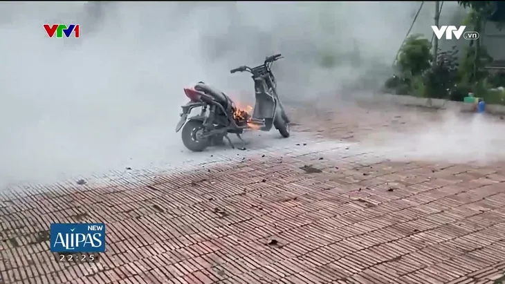 Tiềm ẩn mối nguy hiểm cháy nổ pin xe điện - Ảnh 3.