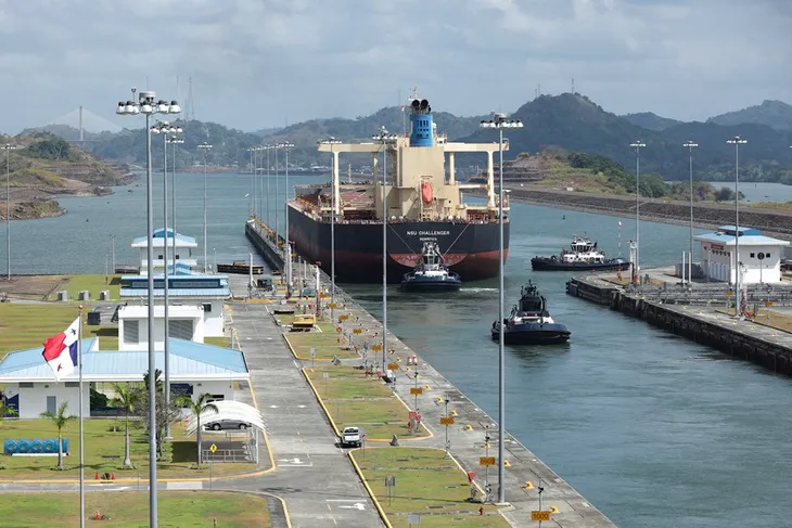 Kênh đào Panama hạn chế tàu thuyền qua lại do hạn hán kỷ lục - Ảnh 1. Kênh đào Panama hạn chế tàu thuyền qua lại do hạn hán kỷ lục - Ảnh 1.
