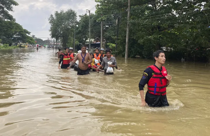 Lũ lụt nghiêm trọng tại Myanmar khiến 5 người tử vong, hàng chục nghìn người phải di dời - Ảnh 3. Lũ lụt nghiêm trọng tại Myanmar khiến 5 người tử vong, hàng chục nghìn người phải di dời - Ảnh 3.