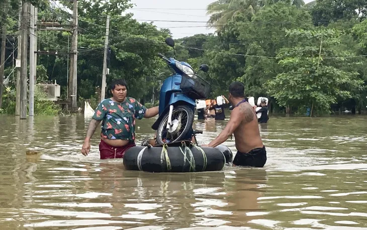 Lũ lụt nghiêm trọng tại Myanmar khiến 5 người tử vong, hàng chục nghìn người phải di dời - Ảnh 4. Lũ lụt nghiêm trọng tại Myanmar khiến 5 người tử vong, hàng chục nghìn người phải di dời - Ảnh 4.