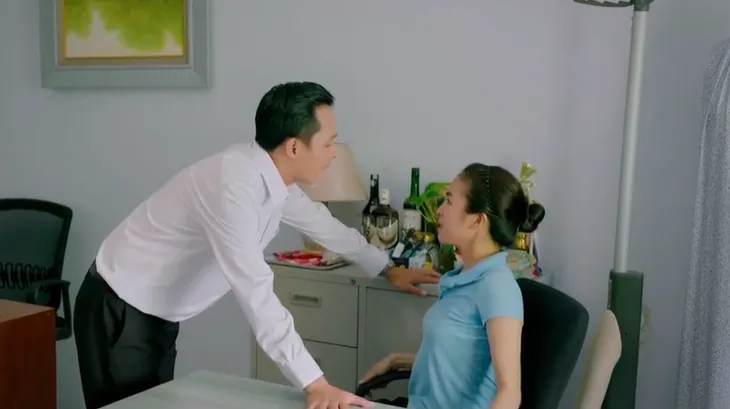 Làng trong phố - Tập 10: Hoài bị cưỡng hiếp ngay tại nơi làm việc - Ảnh 8. Làng trong phố - Tập 10: Hoài bị cưỡng hiếp ngay tại nơi làm việc - Ảnh 8.