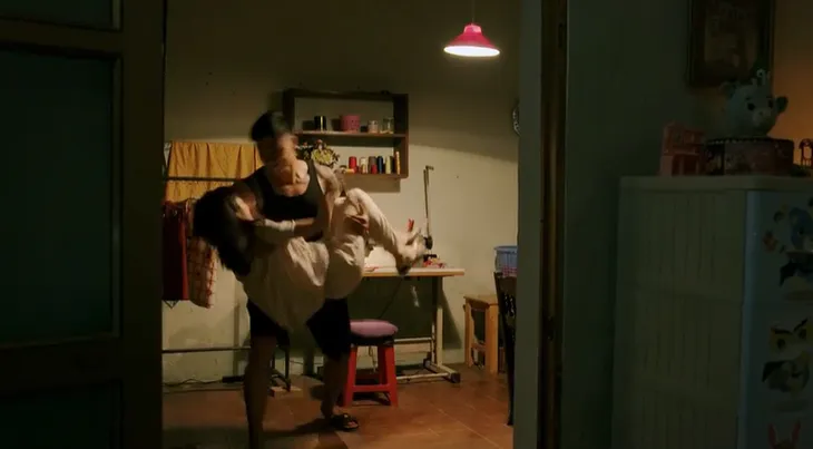 Làng trong phố - Tập 10: Hoài bị cưỡng hiếp ngay tại nơi làm việc - Ảnh 13. Làng trong phố - Tập 10: Hoài bị cưỡng hiếp ngay tại nơi làm việc - Ảnh 13.