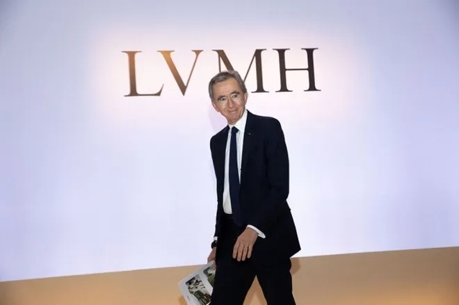 Coach và Versace về một nhà trong cuộc chiến với LVMH - Ảnh 1. Coach và Versace về một nhà trong cuộc chiến với LVMH - Ảnh 1.