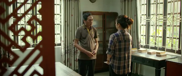 Gia đình mình vui bất thình lình - Tập 46: Công cay xè mắt ôm Phương lần cuối, nỗi khổ này ai hiểu thấu! - Ảnh 10. Gia đình mình vui bất thình lình - Tập 46: Công cay xè mắt ôm Phương lần cuối, nỗi khổ này ai hiểu thấu! - Ảnh 10.