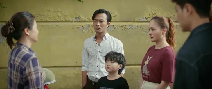 Gia đình mình vui bất thình lình - Tập 46: Công cay xè mắt ôm Phương lần cuối, nỗi khổ này ai hiểu thấu! - Ảnh 13. Gia đình mình vui bất thình lình - Tập 46: Công cay xè mắt ôm Phương lần cuối, nỗi khổ này ai hiểu thấu! - Ảnh 13.