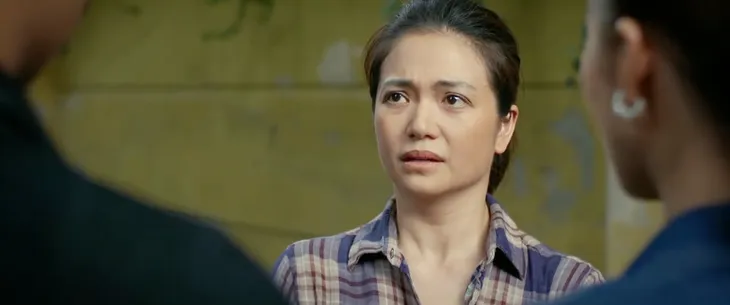 Gia đình mình vui bất thình lình - Tập 46: Công cay xè mắt ôm Phương lần cuối, nỗi khổ này ai hiểu thấu! - Ảnh 15. Gia đình mình vui bất thình lình - Tập 46: Công cay xè mắt ôm Phương lần cuối, nỗi khổ này ai hiểu thấu! - Ảnh 15.