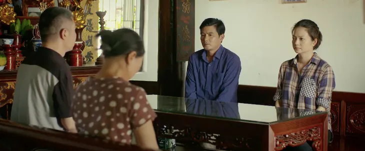 Gia đình mình vui bất thình lình - Tập 46: Công cay xè mắt ôm Phương lần cuối, nỗi khổ này ai hiểu thấu! - Ảnh 29. Gia đình mình vui bất thình lình - Tập 46: Công cay xè mắt ôm Phương lần cuối, nỗi khổ này ai hiểu thấu! - Ảnh 29.