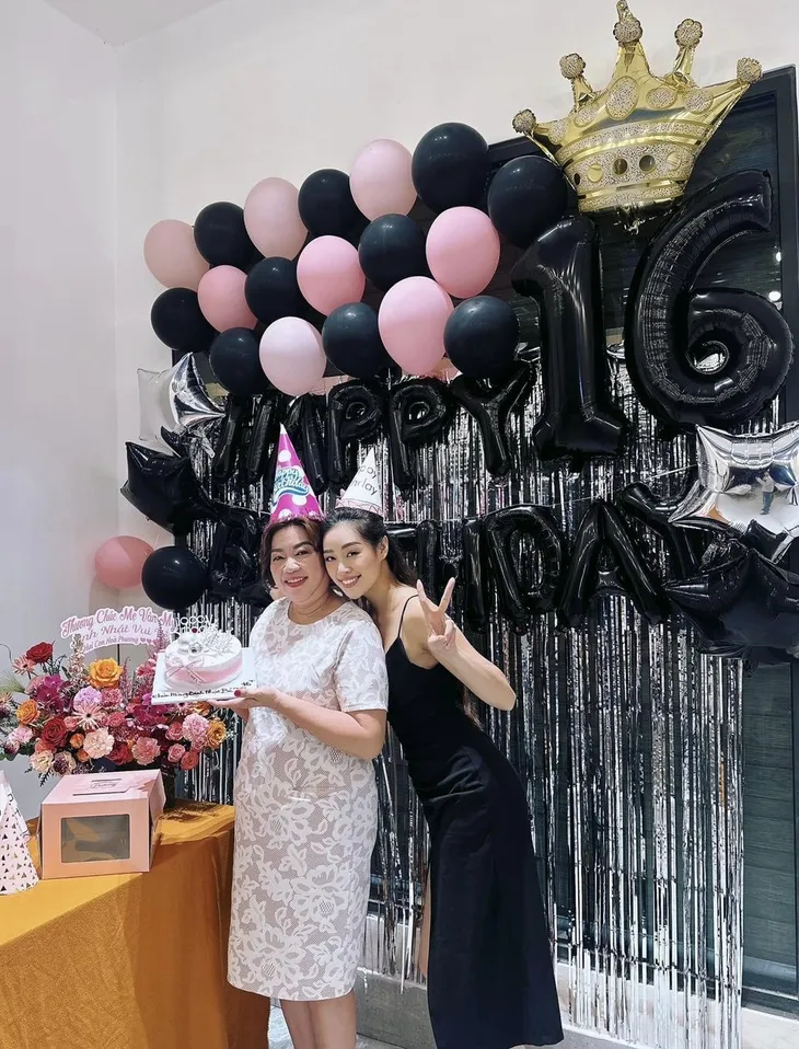 Nhan sắc bà bầu Minh Hằng cận ngày sinh, Diva Hồng Nhung khoe tổ ấm ngọt ngào - Ảnh 6. Nhan sắc bà bầu Minh Hằng cận ngày sinh, Diva Hồng Nhung khoe tổ ấm ngọt ngào - Ảnh 6.