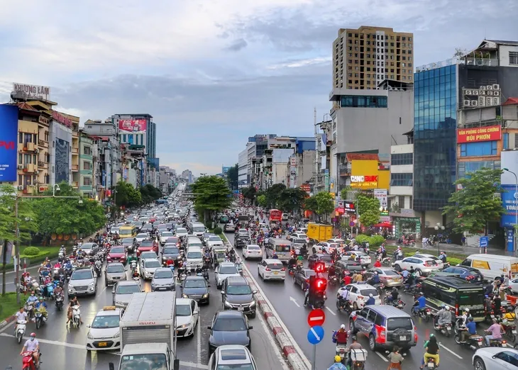 Nhiều tuyến phố Hà Nội tắc nghẽn giờ tan tầm sau cơn mưa lớn - Ảnh 6. Nhiều tuyến phố Hà Nội tắc nghẽn giờ tan tầm sau cơn mưa lớn - Ảnh 6.