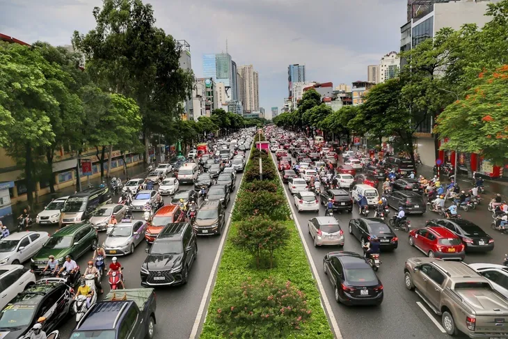 Hà Nội phát sinh thêm 10 điểm ùn tắc giao thông giờ cao điểm - Ảnh 1. Hà Nội phát sinh thêm 10 điểm ùn tắc giao thông giờ cao điểm - Ảnh 1.