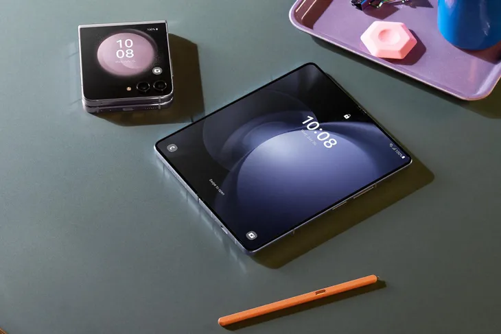 Galaxy Z Fold5 và Galaxy Z Flip5 lên kệ tại Việt Nam - Ảnh 1. Galaxy Z Fold5 và Galaxy Z Flip5 lên kệ tại Việt Nam - Ảnh 1.
