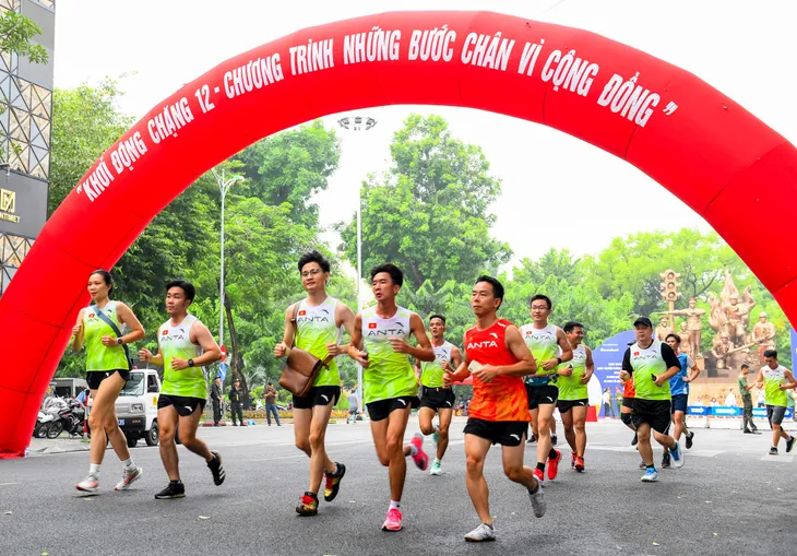 Những bước chân vì cộng đồng - Ảnh 2. Những bước chân vì cộng đồng - Ảnh 2.
