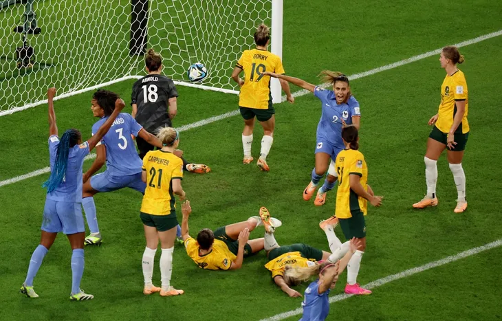 ĐT nữ Australia và ĐT nữ Anh tiến vào bán kết World Cup nữ 2023 - Ảnh 2. ĐT nữ Australia và ĐT nữ Anh tiến vào bán kết World Cup nữ 2023 - Ảnh 2.