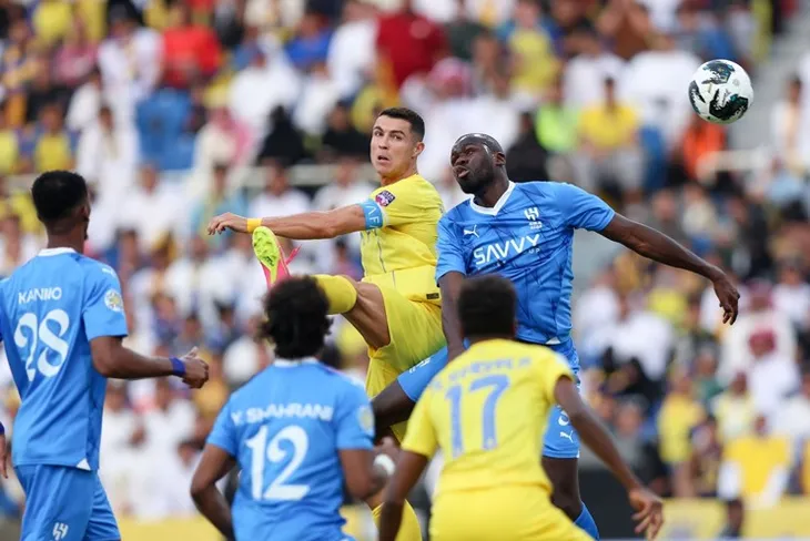 Ronaldo lập cú đúp, Al Nassr ngược dòng, vô địch Arab Champions Cup - Ảnh 1. Ronaldo lập cú đúp, Al Nassr ngược dòng, vô địch Arab Champions Cup - Ảnh 1.