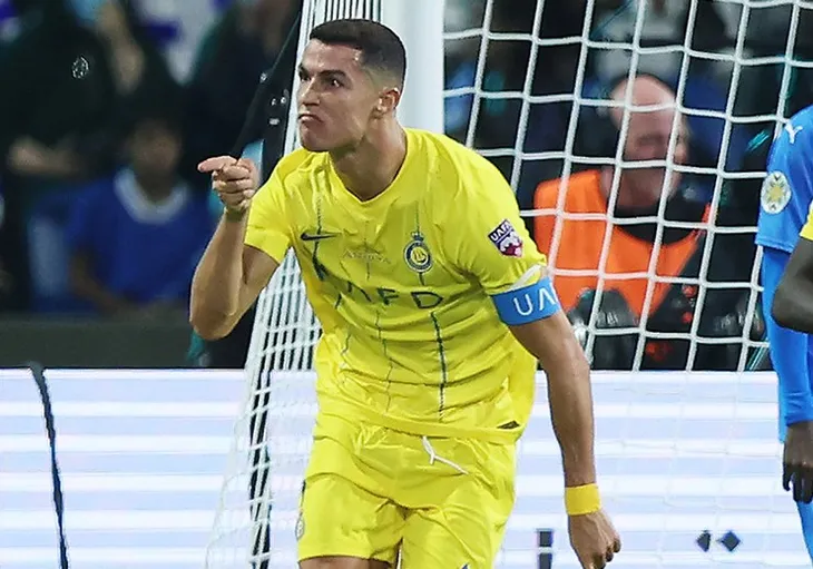 Ronaldo lập cú đúp, Al Nassr ngược dòng, vô địch Arab Champions Cup - Ảnh 3. Ronaldo lập cú đúp, Al Nassr ngược dòng, vô địch Arab Champions Cup - Ảnh 3.