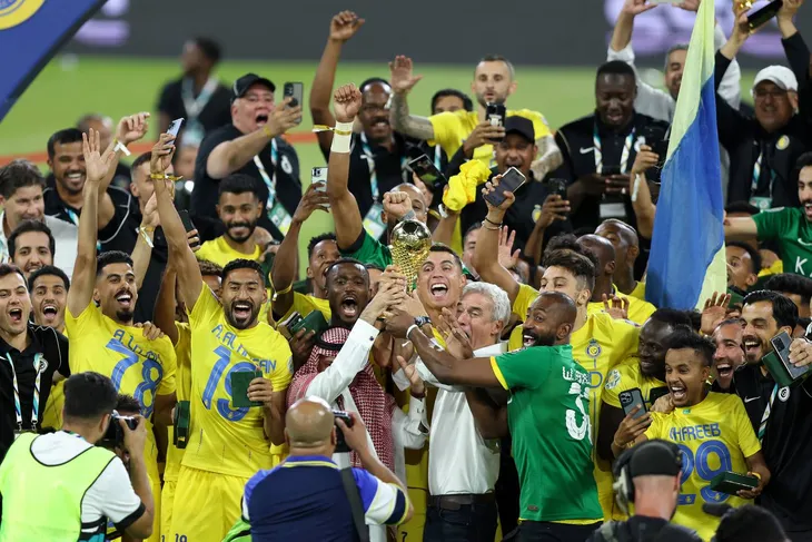 Ronaldo lập cú đúp, Al Nassr ngược dòng, vô địch Arab Champions Cup - Ảnh 4. Ronaldo lập cú đúp, Al Nassr ngược dòng, vô địch Arab Champions Cup - Ảnh 4.