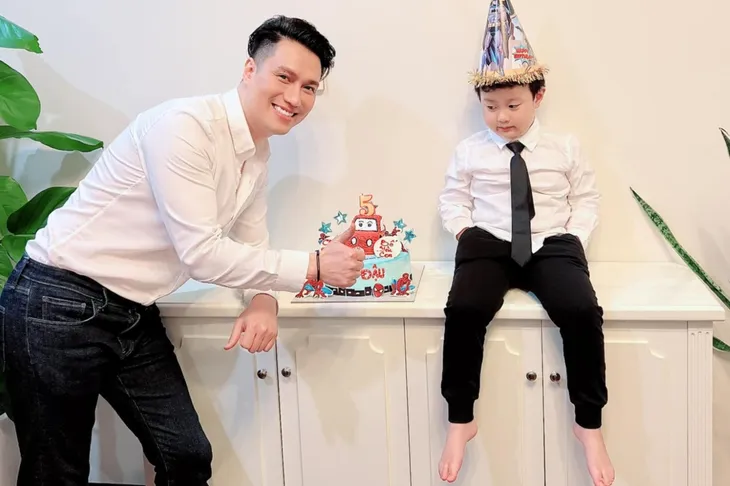 Việt Anh lên tiếng việc chu cấp cho con sau ly hôn, Lam Trường tình tứ bên vợ trẻ - Ảnh 1. Việt Anh lên tiếng việc chu cấp cho con sau ly hôn, Lam Trường tình tứ bên vợ trẻ - Ảnh 1.