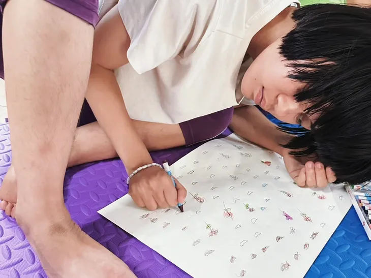 Triển lãm “Cam-Hoạ-Sắc” lan tỏa lòng biết ơn tới những nạn nhân nhiễm chất độc màu da cam - Ảnh 3. Triển lãm “Cam-Hoạ-Sắc” lan tỏa lòng biết ơn tới những nạn nhân nhiễm chất độc màu da cam - Ảnh 3.