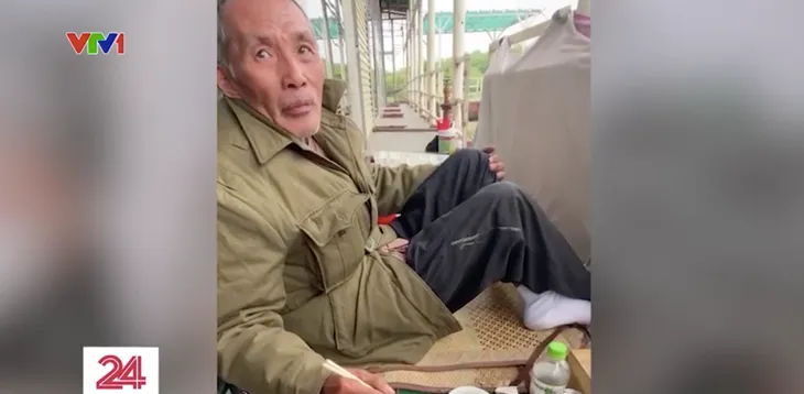 Những chàng trai GenZ làm bạn của những cụ già neo đơn - Ảnh 1. Những chàng trai GenZ làm bạn của những cụ già neo đơn - Ảnh 1.