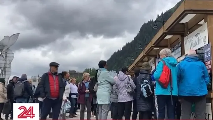 Lo sợ sông băng biến mất, du khách đổ xô đến Alaska - Ảnh 1. Lo sợ sông băng biến mất, du khách đổ xô đến Alaska - Ảnh 1.