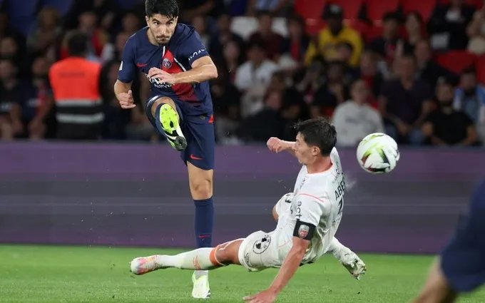 Vắng Mbappe, Paris Saint Germain bị cầm hòa tại vòng 1 Ligue 1 - Ảnh 2. Vắng Mbappe, Paris Saint Germain bị cầm hòa tại vòng 1 Ligue 1 - Ảnh 2.