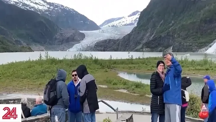 Lo sợ sông băng biến mất, du khách đổ xô đến Alaska - Ảnh 2. Lo sợ sông băng biến mất, du khách đổ xô đến Alaska - Ảnh 2.