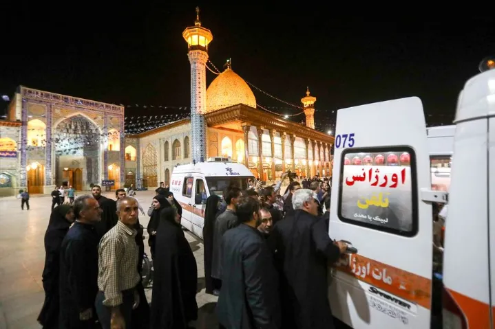 Xả súng tại đền thờ ở Iran khiến ít nhất một người tử vong, nhiều người bị thương - Ảnh 1. Xả súng tại đền thờ ở Iran khiến ít nhất một người tử vong, nhiều người bị thương - Ảnh 1.