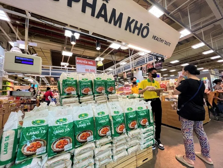 TP Hồ Chí Minh bình ổn thị trường, đảm bảo giá gạo ổn định - Ảnh 1. TP Hồ Chí Minh bình ổn thị trường, đảm bảo giá gạo ổn định - Ảnh 1.