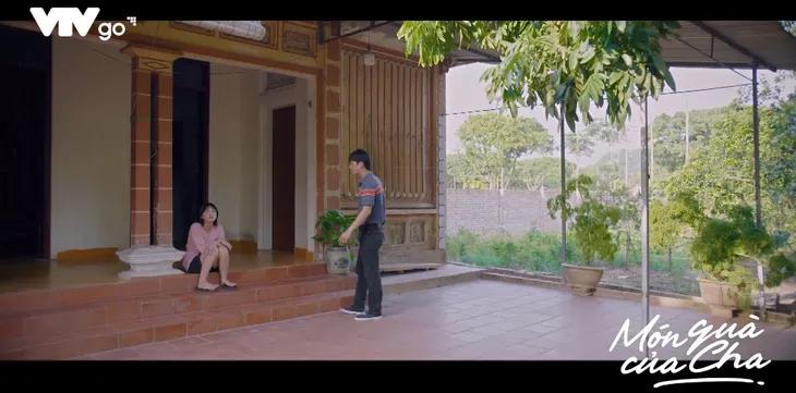 Món quà của cha - Tập 13: Ninh nghỉ bán hàng vì ghen với khách - Ảnh 1. Món quà của cha - Tập 13: Ninh nghỉ bán hàng vì ghen với khách - Ảnh 1.