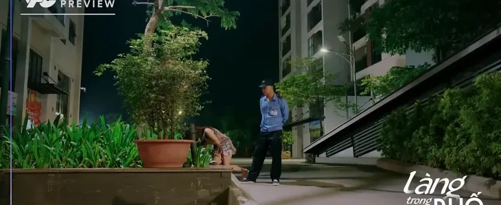 Làng trong phố - Tập 11: Hiếu làm bảo vệ, chạm mặt em gái Hùng - Ảnh 3. Làng trong phố - Tập 11: Hiếu làm bảo vệ, chạm mặt em gái Hùng - Ảnh 3.