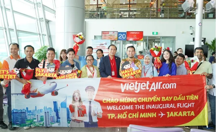 MET E&M đồng hành tổ chức famtrip trên chuyến bay đầu tiên từ TP Hồ Chí Minh đến Jakarta - Ảnh 1. MET E&M đồng hành tổ chức famtrip trên chuyến bay đầu tiên từ TP Hồ Chí Minh đến Jakarta - Ảnh 1.