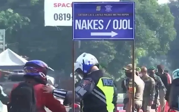 Jakarta nỗ lực giảm ô nhiễm không khí, cân nhắc cho phép 50% công chức làm việc tại nhà - Ảnh 1. Jakarta nỗ lực giảm ô nhiễm không khí, cân nhắc cho phép 50% công chức làm việc tại nhà - Ảnh 1.