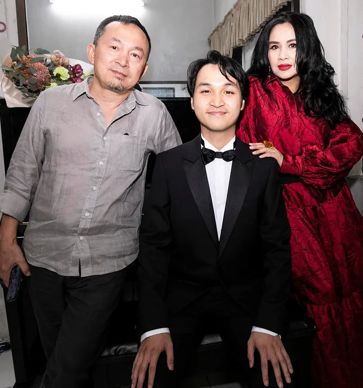 Đạo diễn Dũng khùng hiếm hoi đăng ảnh hẹn hò Bùi Lan Hương - Ảnh 4. Đạo diễn Dũng khùng hiếm hoi đăng ảnh hẹn hò Bùi Lan Hương - Ảnh 4.