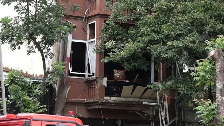 Hà Nội: Nổ khí gas tại phố Yên Phụ, ít nhất 3 người bị thương - Ảnh 2. Hà Nội: Nổ khí gas tại phố Yên Phụ, ít nhất 3 người bị thương - Ảnh 2.
