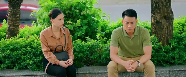 Làng trong phố - Tập 12: Cô sinh viên sợ nghèo hèn bất chấp cặp đàn ông có vợ - Ảnh 6. Làng trong phố - Tập 12: Cô sinh viên sợ nghèo hèn bất chấp cặp đàn ông có vợ - Ảnh 6.