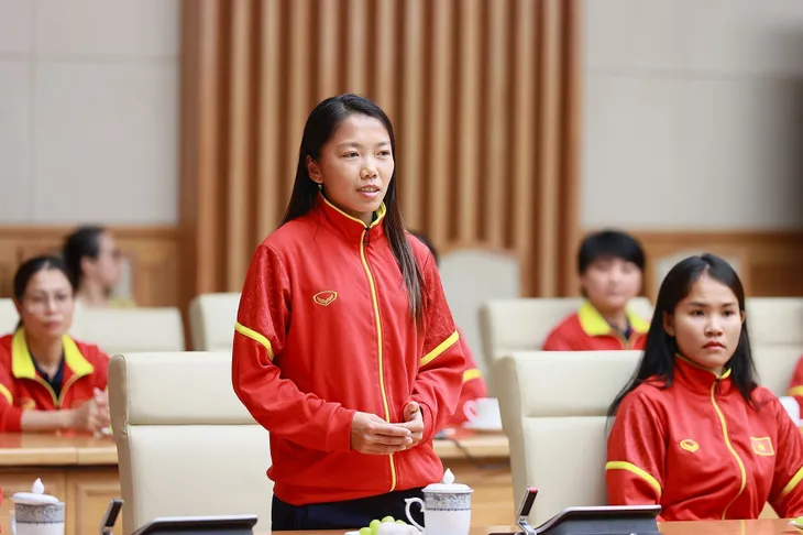 Thủ tướng Phạm Minh Chính gặp mặt, biểu dương Đội tuyển bóng đá nữ Việt Nam - Ảnh 5. Thủ tướng Phạm Minh Chính gặp mặt, biểu dương Đội tuyển bóng đá nữ Việt Nam - Ảnh 5.