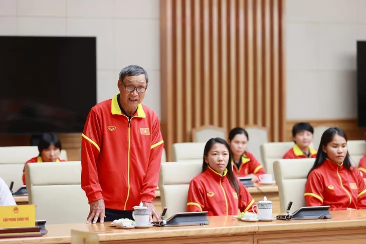 Thủ tướng Phạm Minh Chính gặp mặt, biểu dương Đội tuyển bóng đá nữ Việt Nam - Ảnh 4. Thủ tướng Phạm Minh Chính gặp mặt, biểu dương Đội tuyển bóng đá nữ Việt Nam - Ảnh 4.