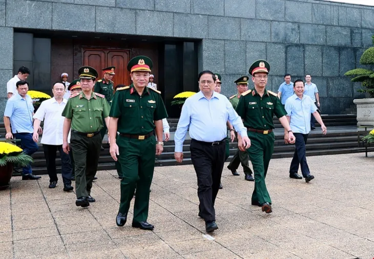 Thủ tướng kiểm tra công tác tu bổ Lăng Chủ tịch Hồ Chí Minh - Ảnh 3. Thủ tướng kiểm tra công tác tu bổ Lăng Chủ tịch Hồ Chí Minh - Ảnh 3.