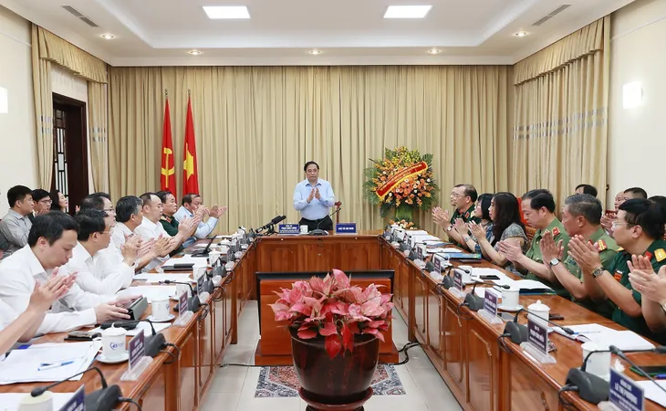 Thủ tướng kiểm tra công tác tu bổ Lăng Chủ tịch Hồ Chí Minh - Ảnh 6. Thủ tướng kiểm tra công tác tu bổ Lăng Chủ tịch Hồ Chí Minh - Ảnh 6.